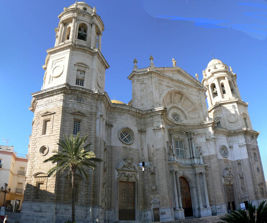 La Catedral Nueva de Cádiz con su característica cúpula amarilla