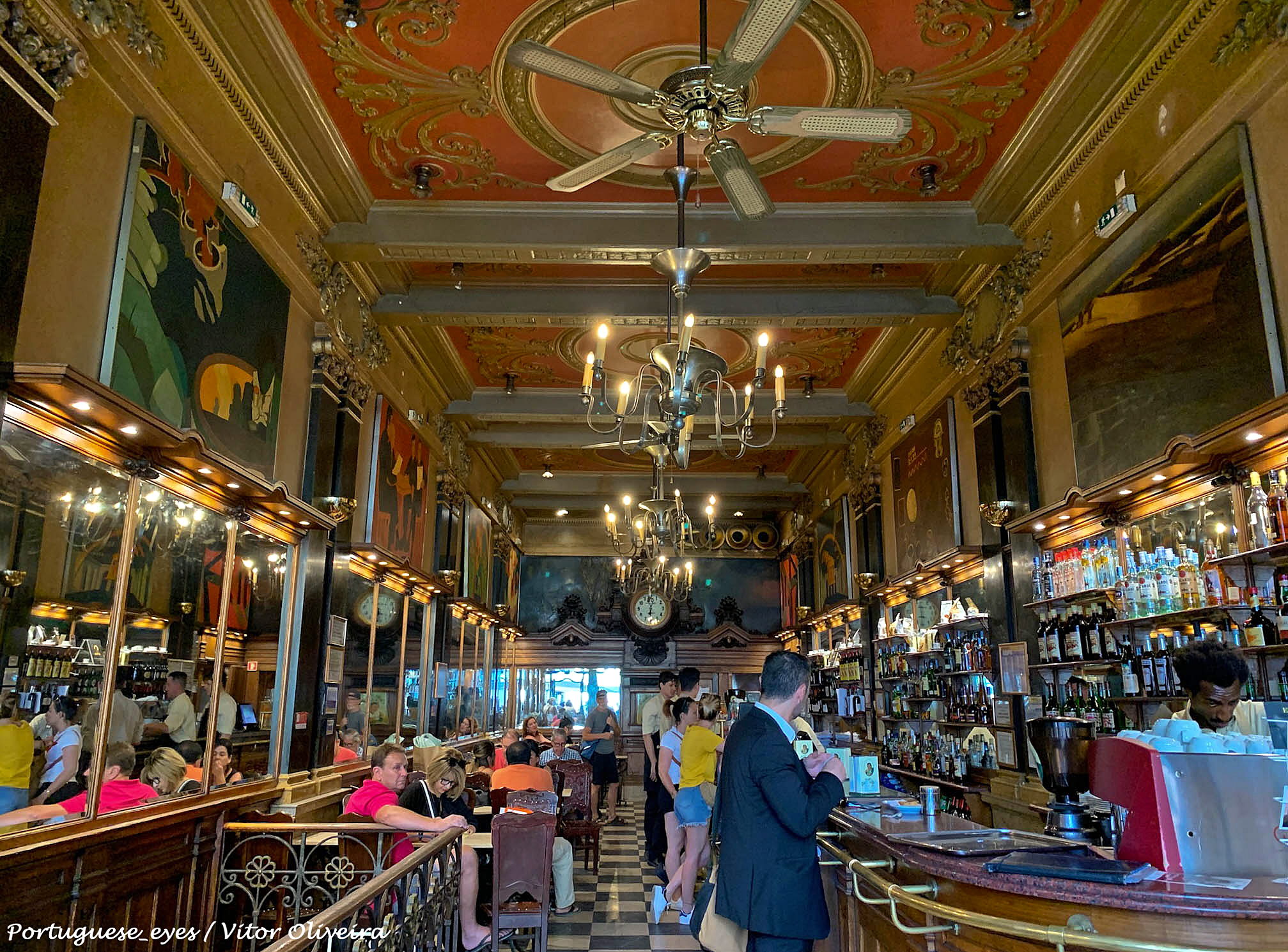 Qué ver en Lisboa en un día de crucero 6 El Café A Brasileira, símbolo literario del barrio del Chiado en Lisboa