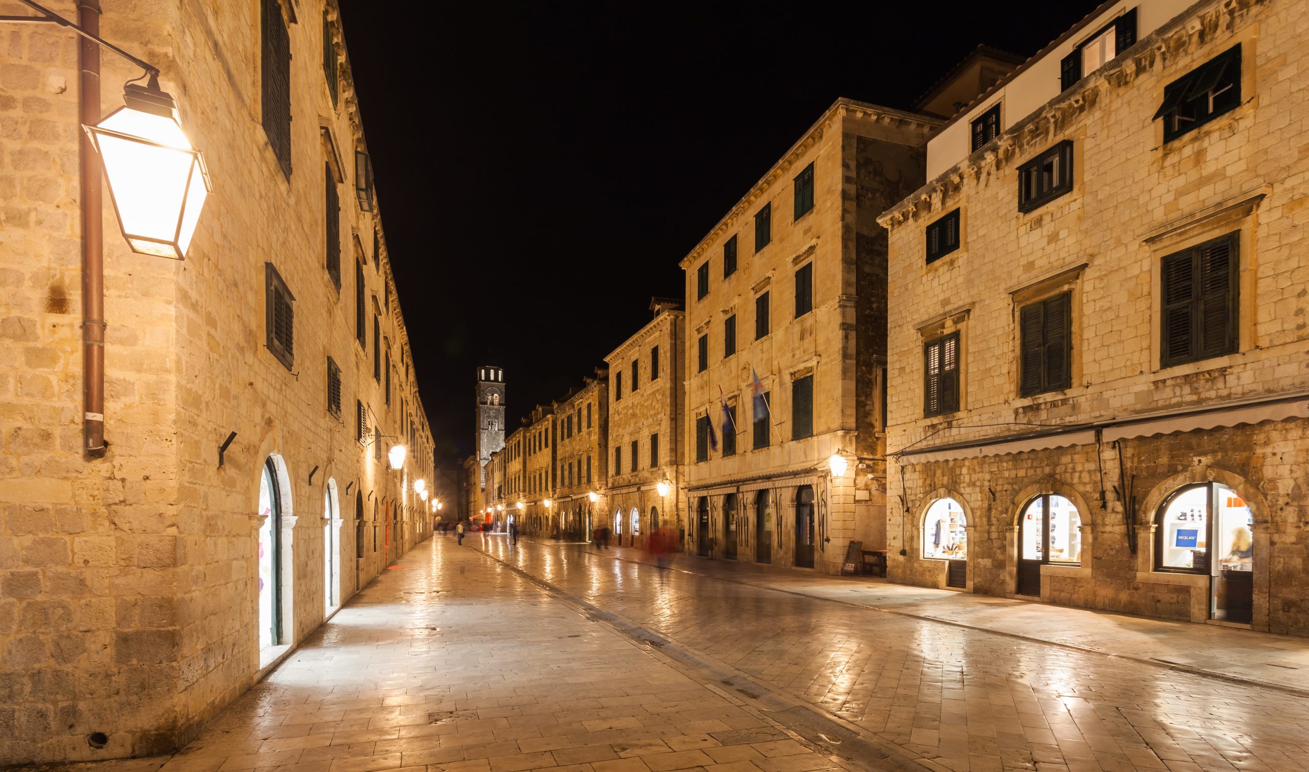 Qué ver en Dubrovnik en un día de crucero 2 Puerto histórico de Dubrovnik rodeado de murallas medievales