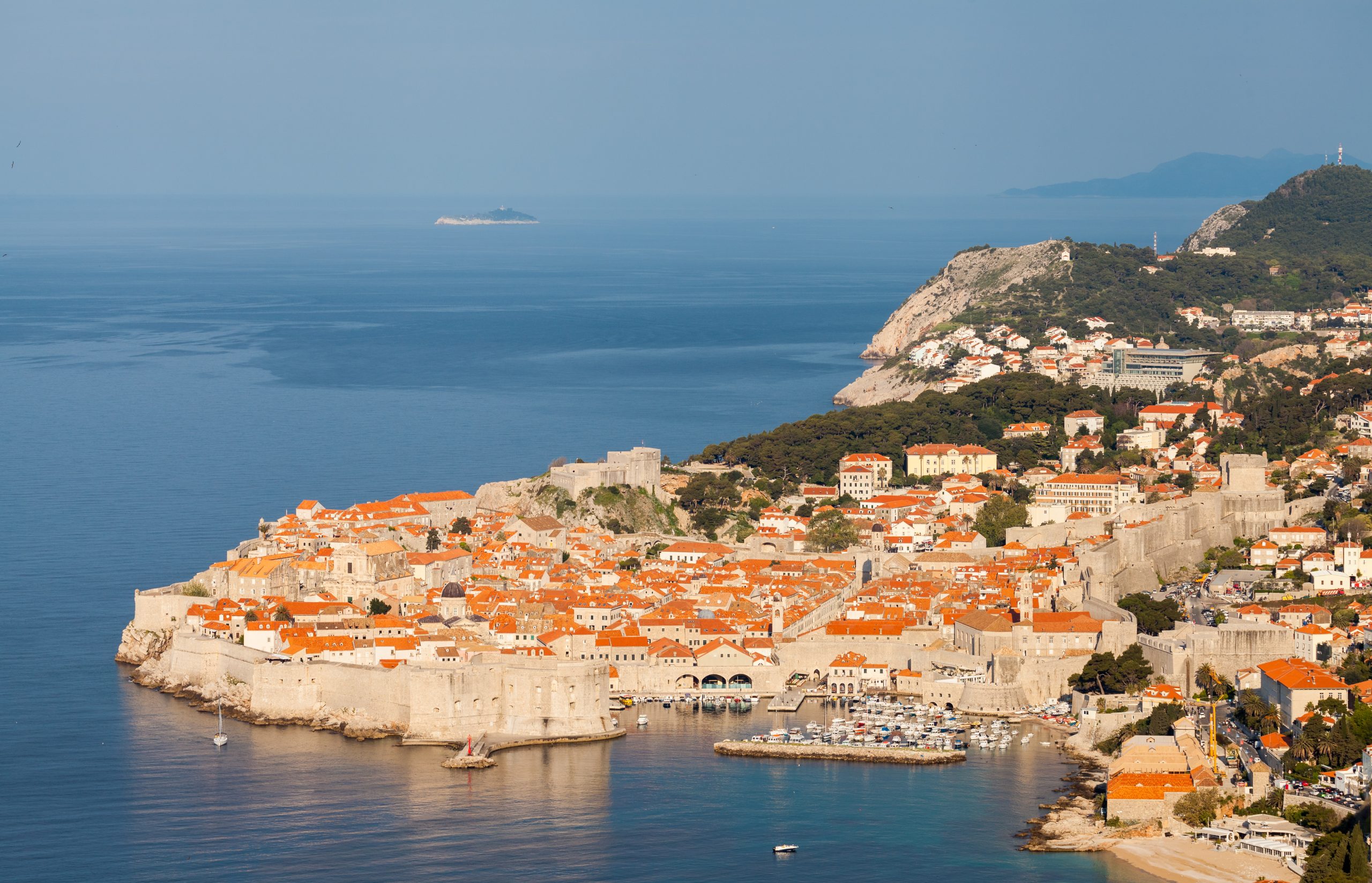 Qué ver en Dubrovnik en un día de crucero 5 El casco histórico de Dubrovnik con sus edificios de piedra blanca