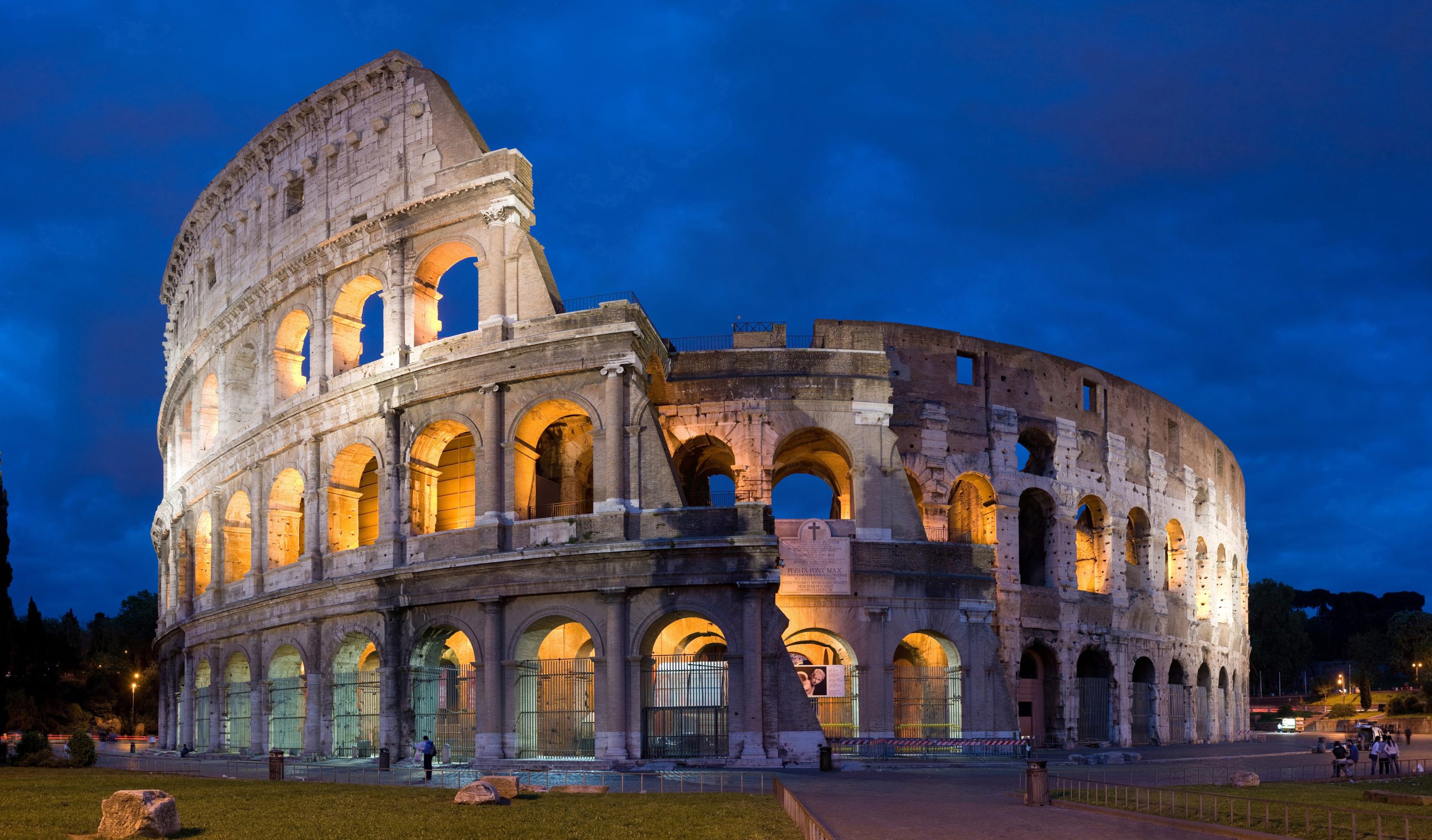 El Coliseo Romano, el anfiteatro más grande del mundo, en Roma Italia