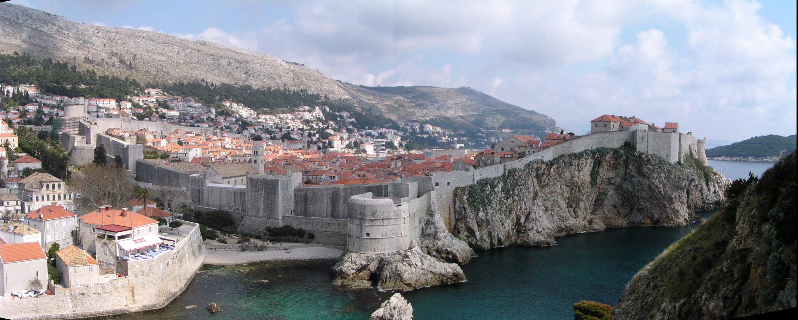 Qué ver en Dubrovnik en un día de crucero 3 Las murallas medievales de Dubrovnik y la Fortaleza Lovrijenac frente al Adriático