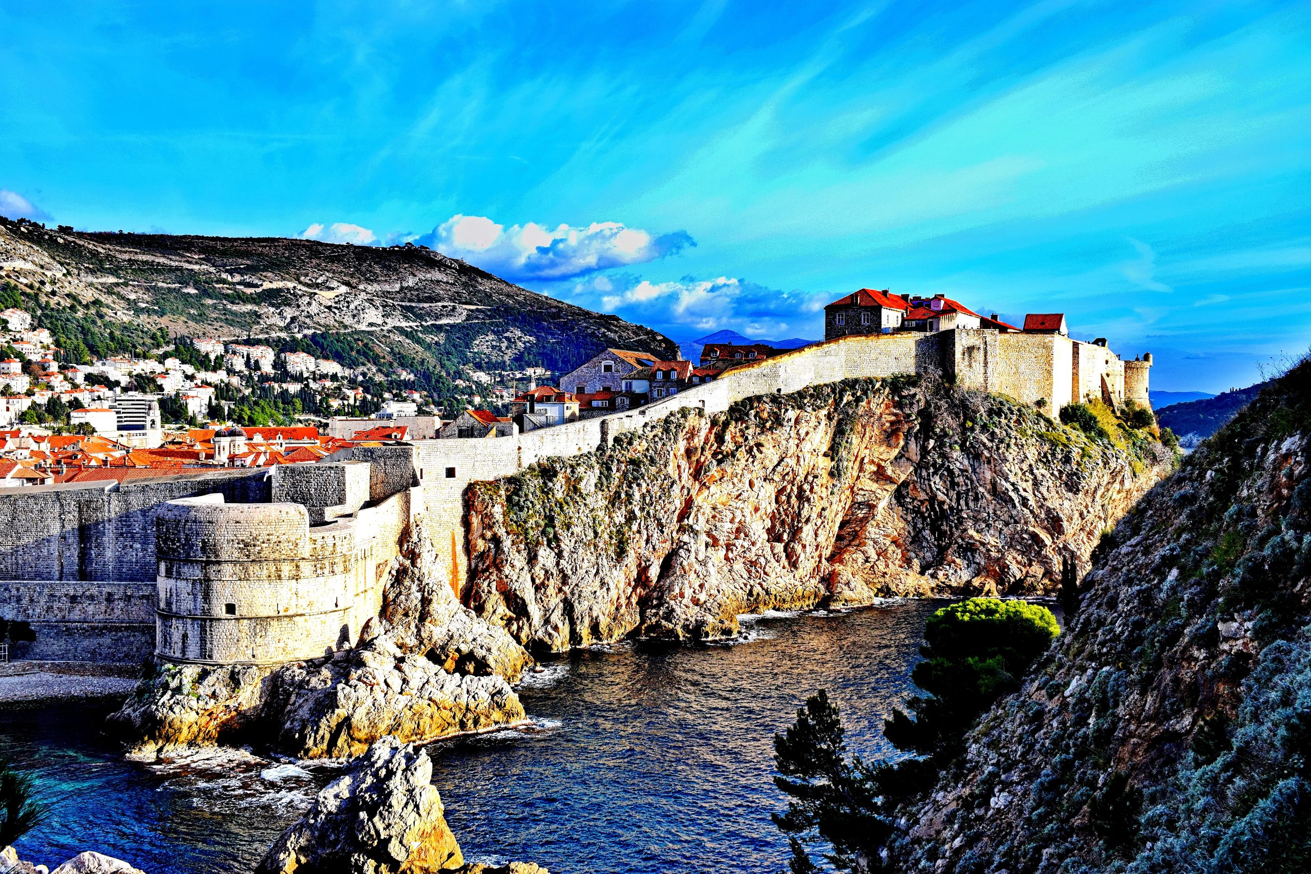 Qué ver en Dubrovnik en un día de crucero 4 Las murallas medievales de Dubrovnik y la Fortaleza Bokar desde el mar