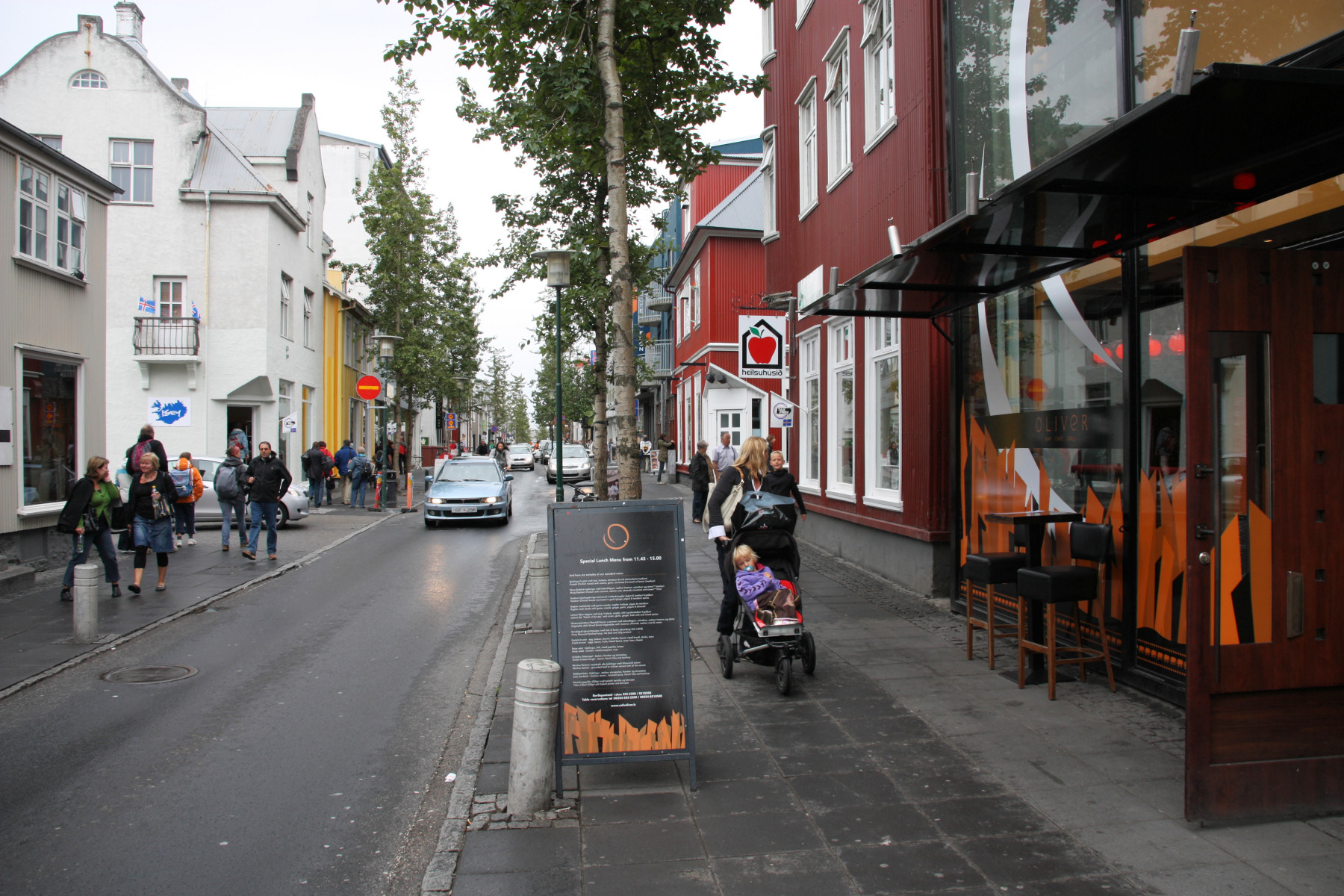 Qué ver en Reikiavik en un día de crucero 6 La calle Laugavegur, el corazón comercial y cultural de Reikiavik