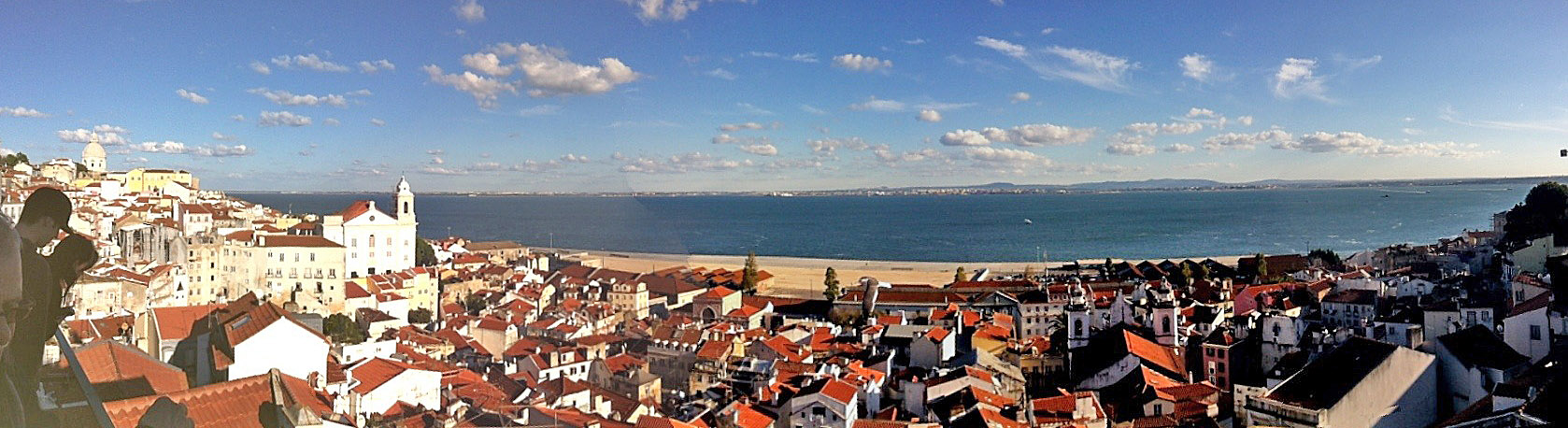 Qué ver en Lisboa en un día de crucero 6 Panorámica de Lisboa con sus colinas, tejados y el Tajo al fondo