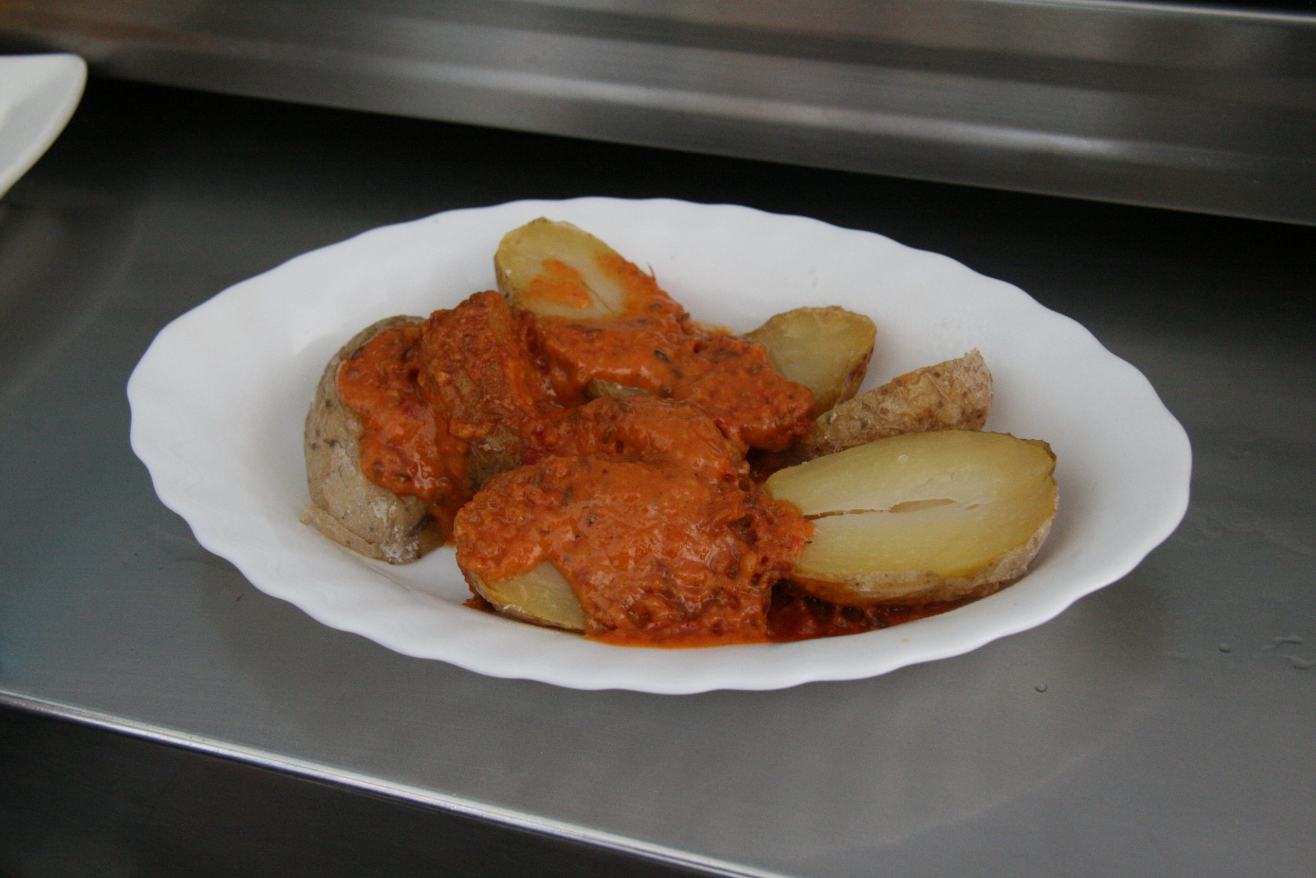 Qué ver en Las Palmas de Gran Canaria en un día de crucero 9 Papas arrugadas con mojo, el plato más típico de la gastronomía canaria