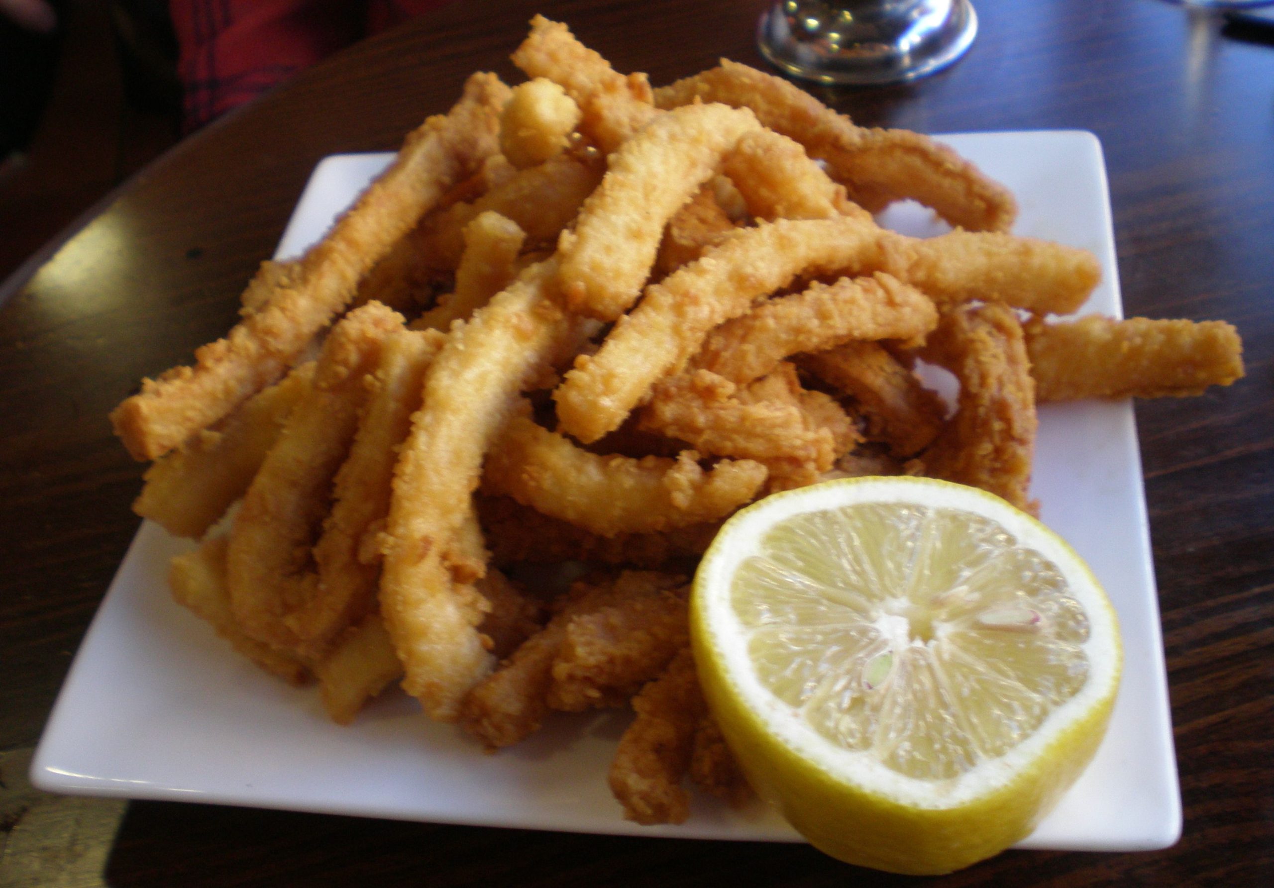 Qué ver en Cádiz en un día de crucero 9 Rabas de calamar fritas, uno de los fritos más típicos de la gastronomía gaditana