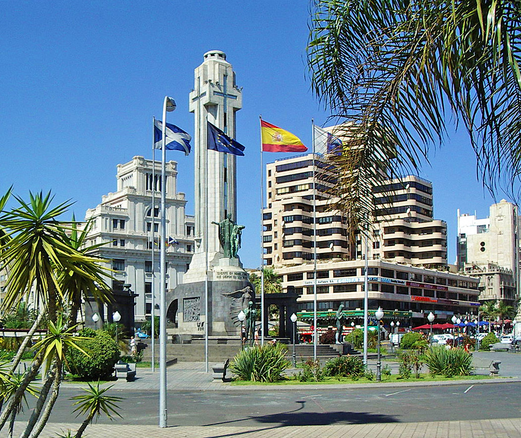 Qué ver en Santa Cruz de Tenerife en un día de crucero 7 La Plaza de España de Santa Cruz de Tenerife con su espejo de agua