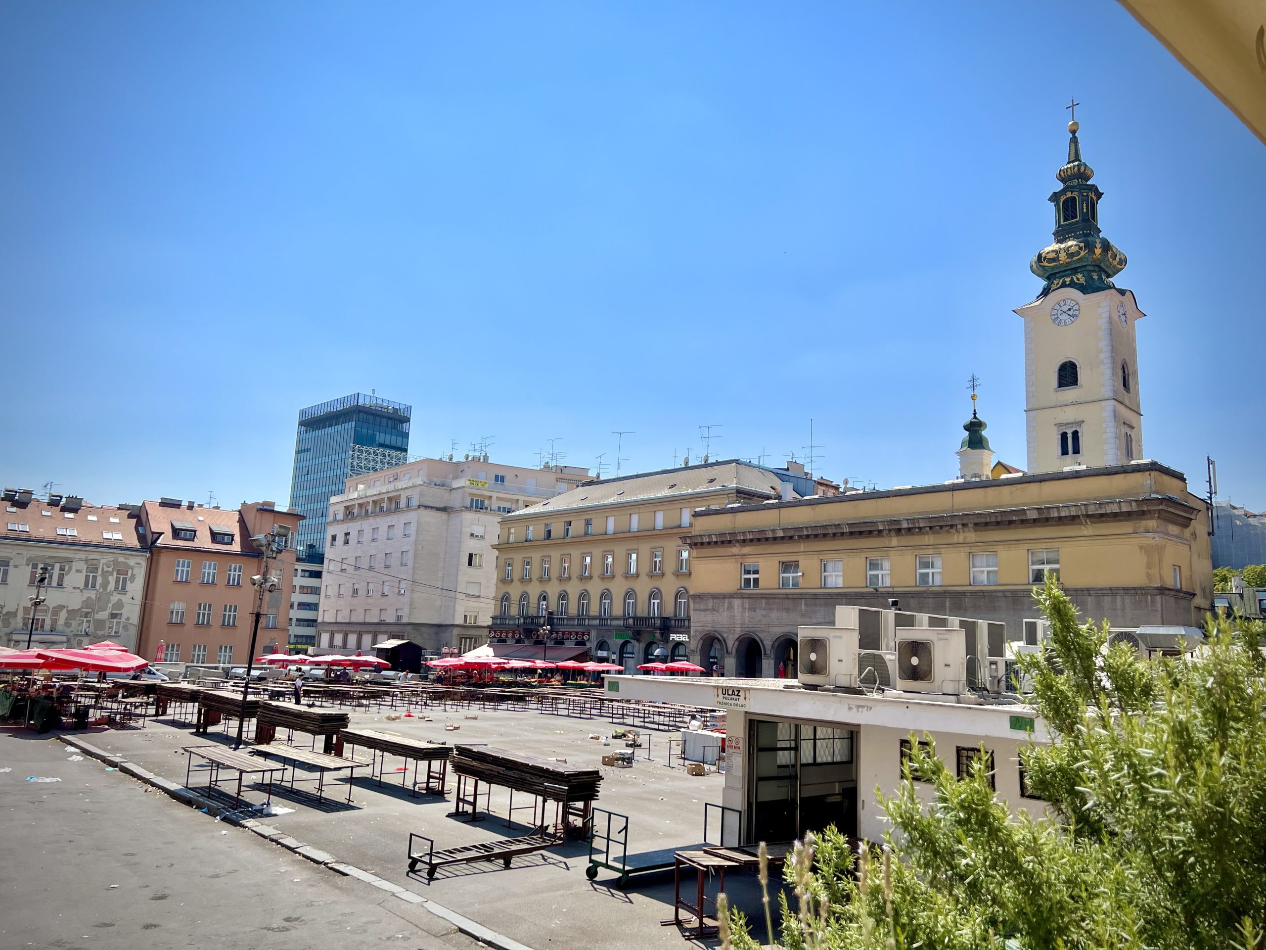 Qué ver en Split en un día de crucero 6 El Pazar, mercado al aire libre croata junto a la Puerta de Plata del palacio