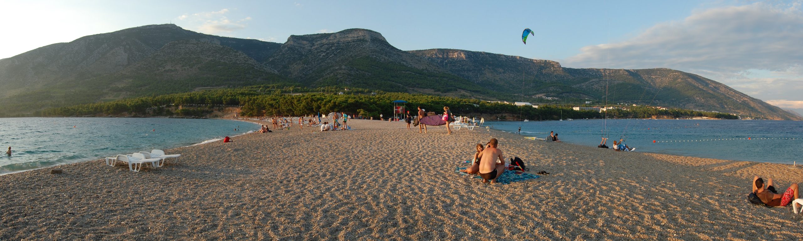 Qué ver en Split en un día de crucero 9 La playa de Zlatni Rat en la isla de Brač, símbolo de la costa dálmata cerca de Split